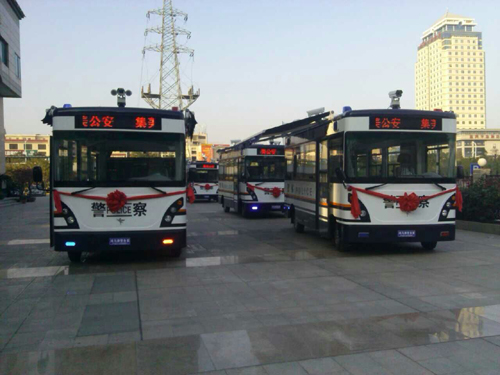 福建廈門集美鴻馬移動警務室亮相街頭