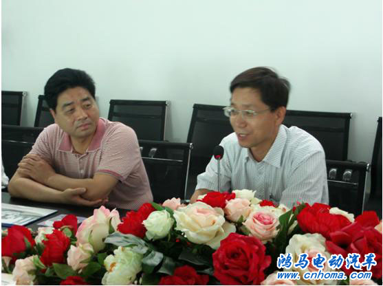 鞏義政府班子考察鴻馬電動(dòng)汽車